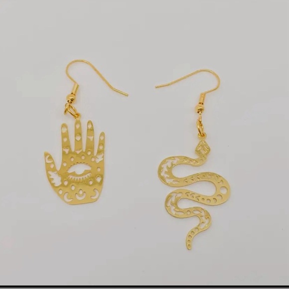 ASYMMETRICAL Hand/snake 🤚 🐍 - Picture 1 of 2